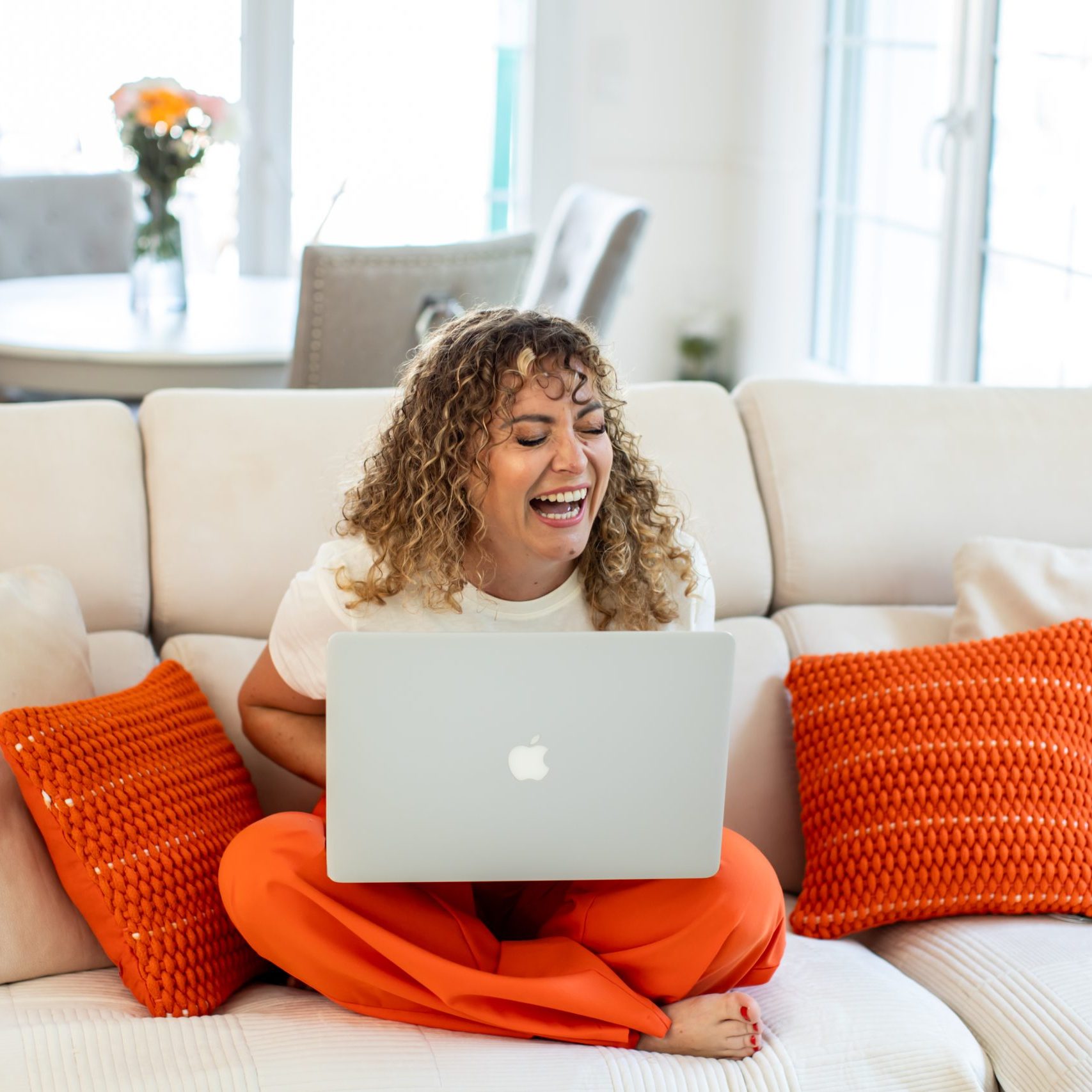 Les apéros à gogo, les doigts de pied en éventail sur le bord de la piscine, le réveil sans réveil …
